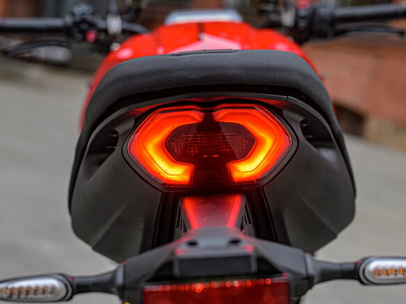 2026 Ducati Monster, красный, 1795000 рублей - вид 18