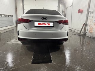 2021 Hyundai Solaris II Рестайлинг, белый, 1550000 рублей, вид 3