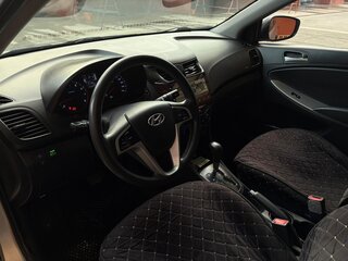 2015 Hyundai Solaris I Рестайлинг, серебристый, 760000 рублей, вид 3
