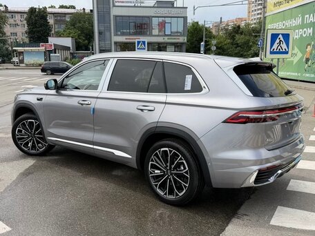 2026 Geely Monjaro (Xingyue L) I Рестайлинг 2 (China Market), серебристый, 3950000 рублей, вид 4