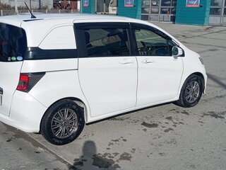 2014 Honda Freed Spike I Рестайлинг 2, белый, 1300000 рублей, вид 3