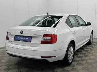 2017 Skoda Octavia III (A7) Рестайлинг, белый, 1730000 рублей, вид 4