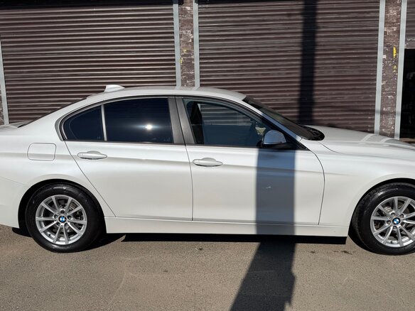 2015 BMW 3 серии 320i VI (F3x), белый, 2000000 рублей - вид 1