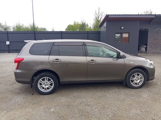 2010 Toyota Corolla Fielder X (E140, E150) Рестайлинг, коричневый, 1020000 рублей, вид 4