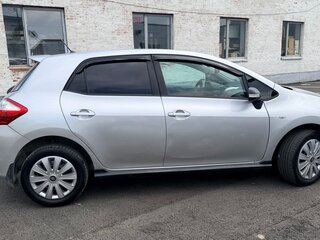 2010 Toyota Auris I Рестайлинг, серебристый, 650000 рублей, вид 3
