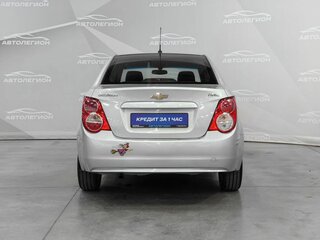 2014 Chevrolet Aveo II, серебристый, 600000 рублей, вид 4