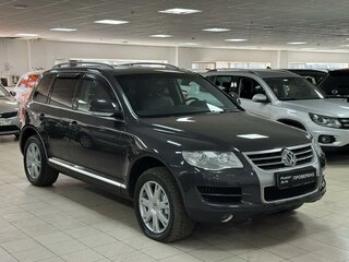2010 Volkswagen Touareg I Рестайлинг, серый, 945000 рублей, вид 3