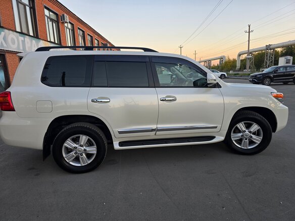2015 Toyota Land Cruiser 200 Series Рестайлинг 1, белый - вид 13