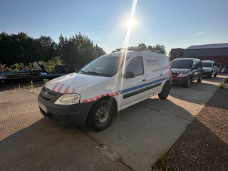 2015 Lada (ВАЗ) Largus I, белый, 460000 рублей, вид 1