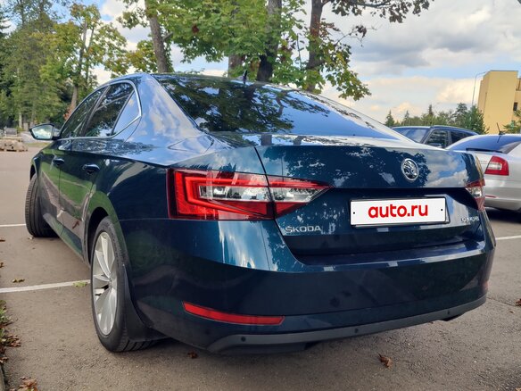 2019 Skoda Superb III, синий, 2250000 рублей - вид 4