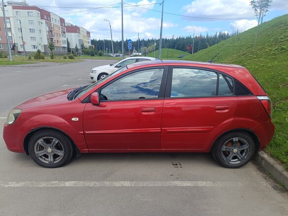 2009 Kia Rio II Рестайлинг, красный, 400000 рублей - вид 8