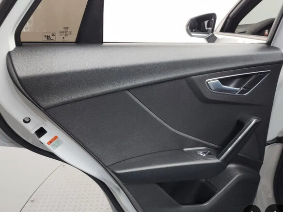 2023 Audi Q2 35 TDI I Рестайлинг, белый, 2890000 рублей - вид 13