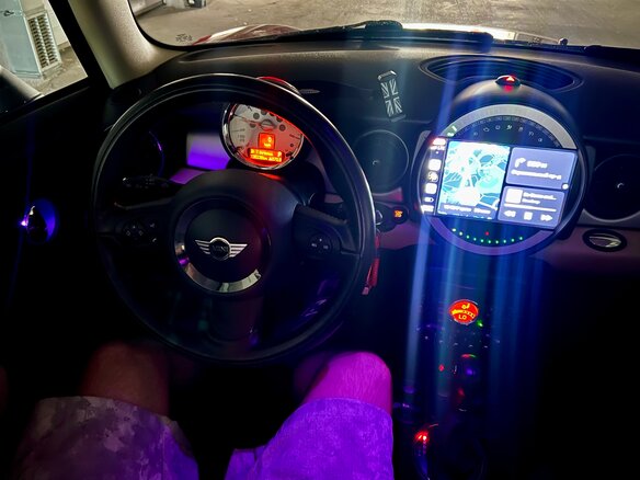 2011 Mini Hatch Cooper II (R56) Рестайлинг, красный - вид 12