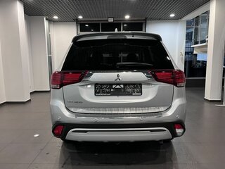 2021 Mitsubishi Outlander III Рестайлинг 3, серебристый, 3240000 рублей, вид 4