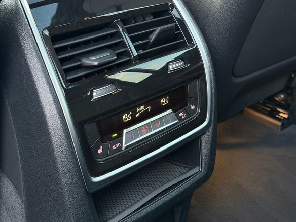 2023 BMW X7 40i I (G07) Рестайлинг, белый, 11200000 рублей - вид 15