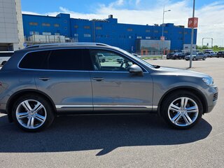 2013 Volkswagen Touareg II, серый, 2390000 рублей, вид 3