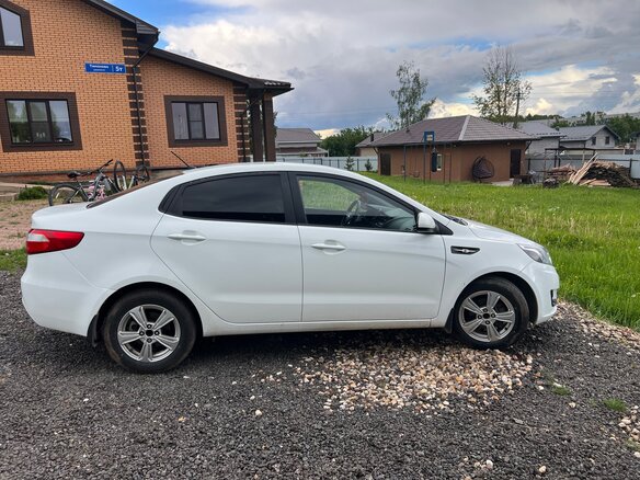 2014 Kia Rio 4-speed III, белый, 920000 рублей - вид 1