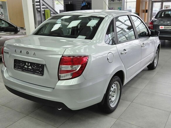 2026 Lada (ВАЗ) Granta I Рестайлинг, серый, 1077120 рублей - вид 3