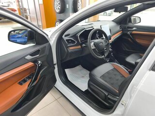 2026 Lada (ВАЗ) Vesta SW Cross I Рестайлинг (NG), белый, 2251000 рублей, вид 5