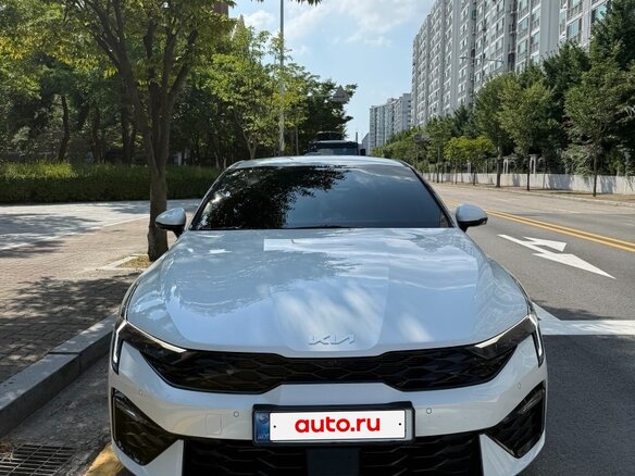 2024 Kia K5 III Рестайлинг, белый - вид 4