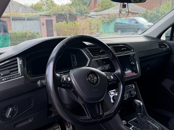2018 Volkswagen Tiguan II, серый, 3000000 рублей - вид 6