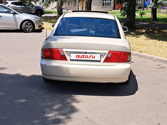 2004 Kia Magentis I Рестайлинг, белый, 600000 рублей - вид 2