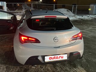2011 Opel Astra GTC J Рестайлинг, белый, 700000 рублей, вид 4