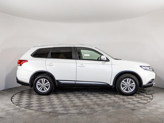 2018 Mitsubishi Outlander III Рестайлинг 2, белый, 1699000 рублей, вид 4