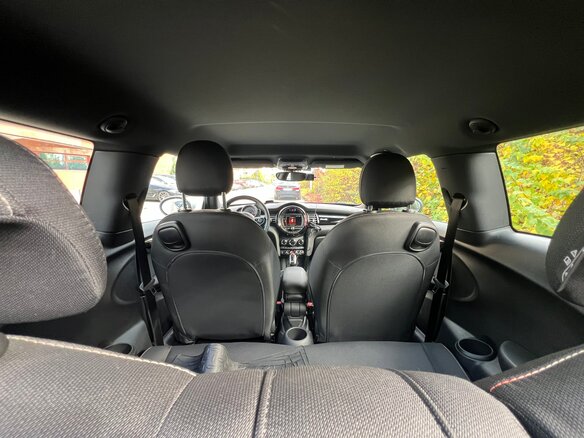 2021 Mini Hatch Cooper III (F55/F56) Рестайлинг, белый, 2500000 рублей - вид 20