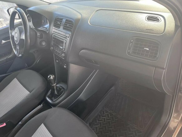 2014 Volkswagen Polo V, коричневый - вид 13