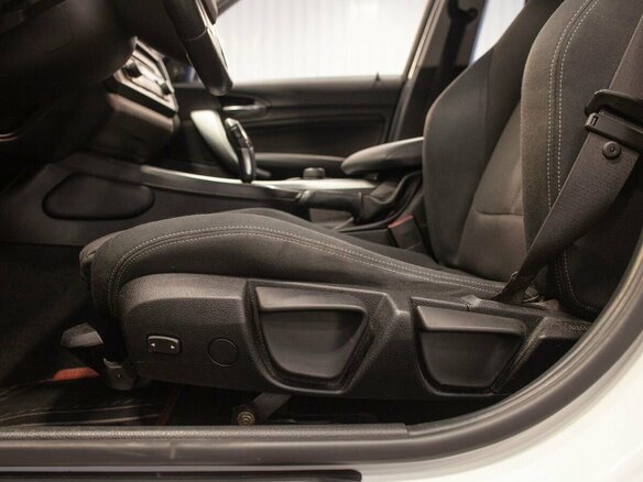 2012 BMW 1 серии 118i II (F20/F21), белый, 1295000 рублей - вид 32