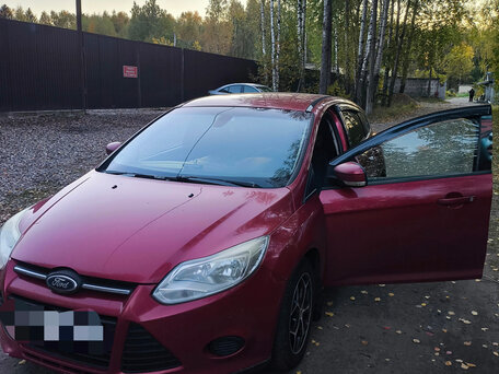 2011 Ford Focus III, красный, 560000 рублей, вид 2