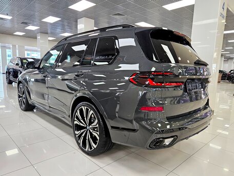 2026 BMW X7 40d I (G07) Рестайлинг, серый, 17650000 рублей, вид 4