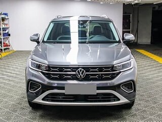 2023 Volkswagen Tayron I Рестайлинг, серебристый, 2470000 рублей, вид 4