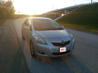 2009 Toyota Belta I, серый, 730000 рублей, вид 3