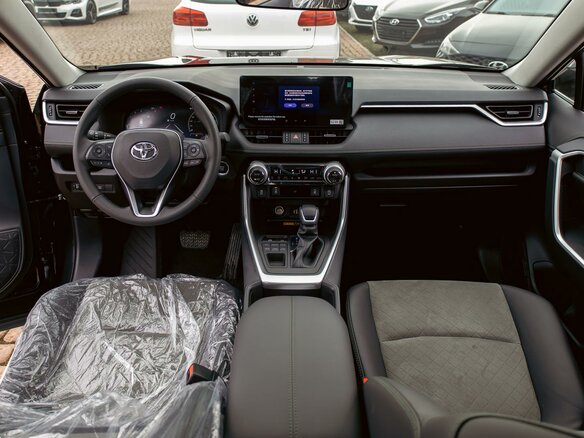 2022 Toyota RAV4 V (XA50), чёрный, 2925000 рублей - вид 15