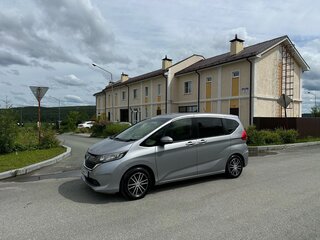 2018 Honda Freed II, серебристый, 1455000 рублей, вид 3