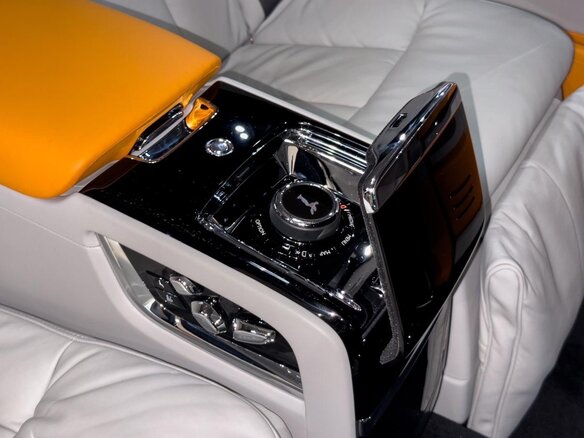 2023 Rolls-Royce Phantom Extended VIII Рестайлинг (Series II), чёрный, 47800000 рублей - вид 17