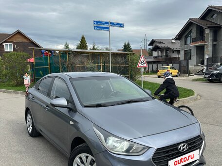 2017 Hyundai Solaris II, серый, вид 1