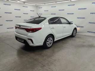 2019 Kia Rio IV, белый, 1194000 рублей, вид 3