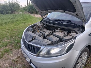 2013 Kia Rio 5-speed III, серебристый, 800000 рублей, вид 2