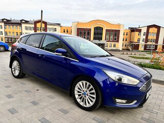 2015 Ford Focus III Рестайлинг, синий, 940000 рублей, вид 3