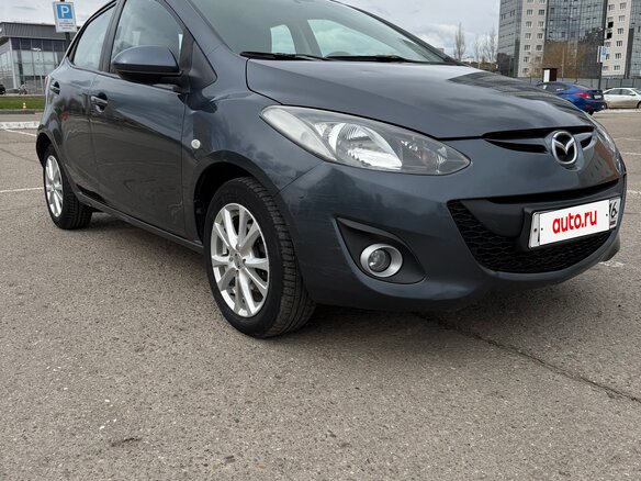 2011 Mazda 2 II Рестайлинг (DE2), серый, 630000 рублей - вид 2