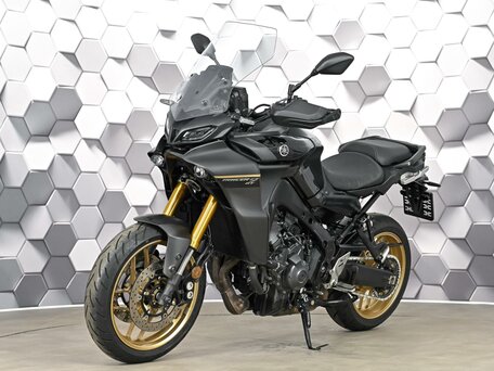 2023 Yamaha MT-09 Tracer (FJ-09), чёрный, 1179000 рублей, вид 2