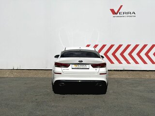 2019 Kia Optima IV Рестайлинг, белый, 2040000 рублей, вид 4