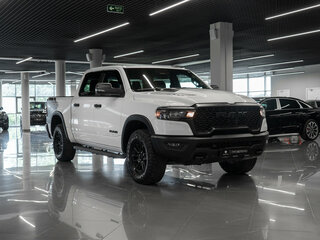 2024 Ram 1500 Crew Cab V Рестайлинг, белый, 6500000 рублей, вид 2