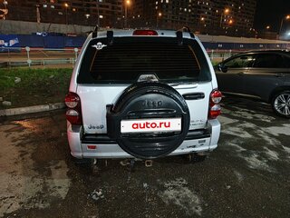 2007 Jeep Cherokee III (KJ) Рестайлинг, серебристый, 600000 рублей, вид 5