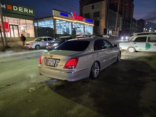 2004 Toyota Crown Majesta IV (S180), серебристый, 1390000 рублей, вид 4