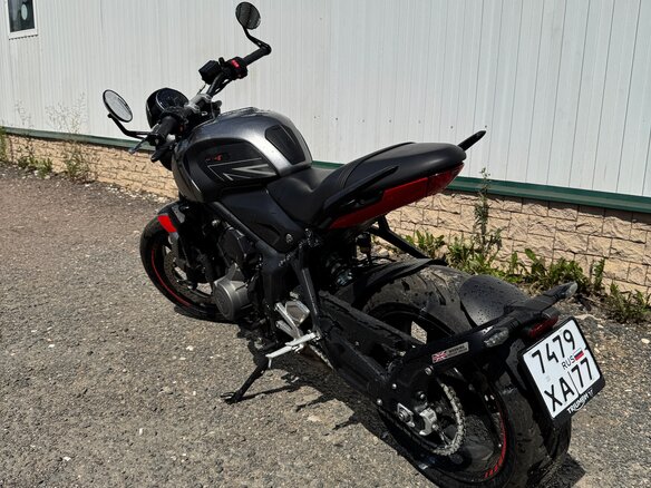 2021 Triumph Trident 660, серебристый, 700000 рублей - вид 3