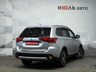 2018 Mitsubishi Outlander III Рестайлинг 2, серебристый, 2200000 рублей, вид 4